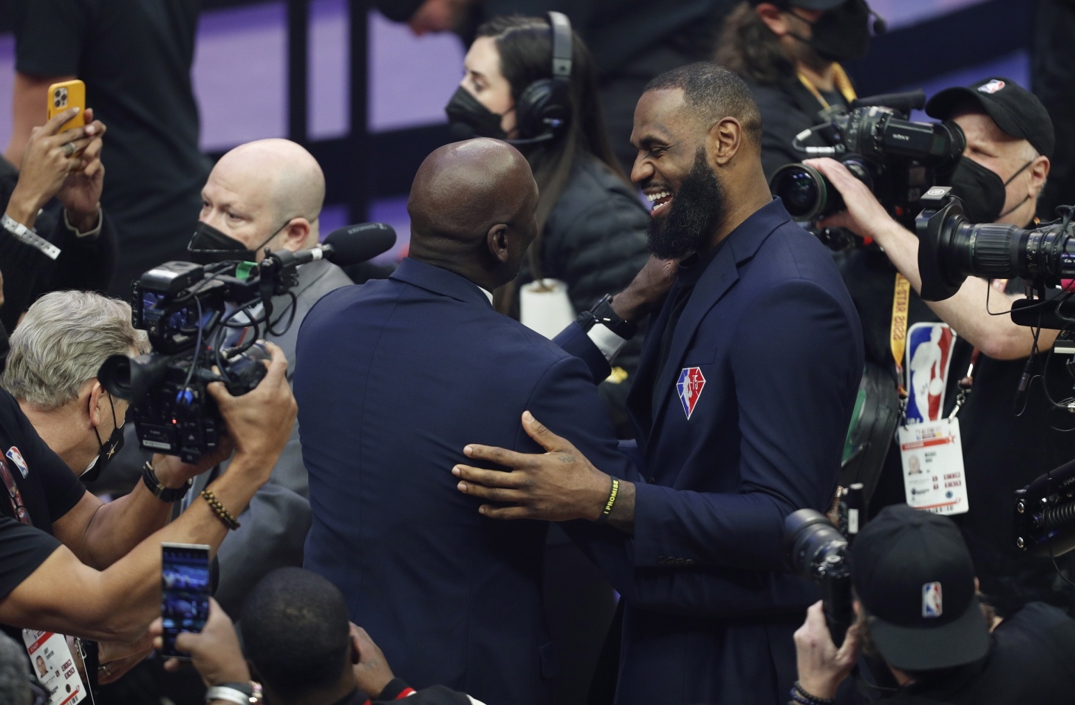 老猫：乔丹是我的GOAT 但创造一个球员你会选詹姆斯而非乔科