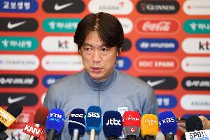 GA黄金甲官方网站-足球报：日韩用东亚杯考察新人，韩国队希望主场夺冠