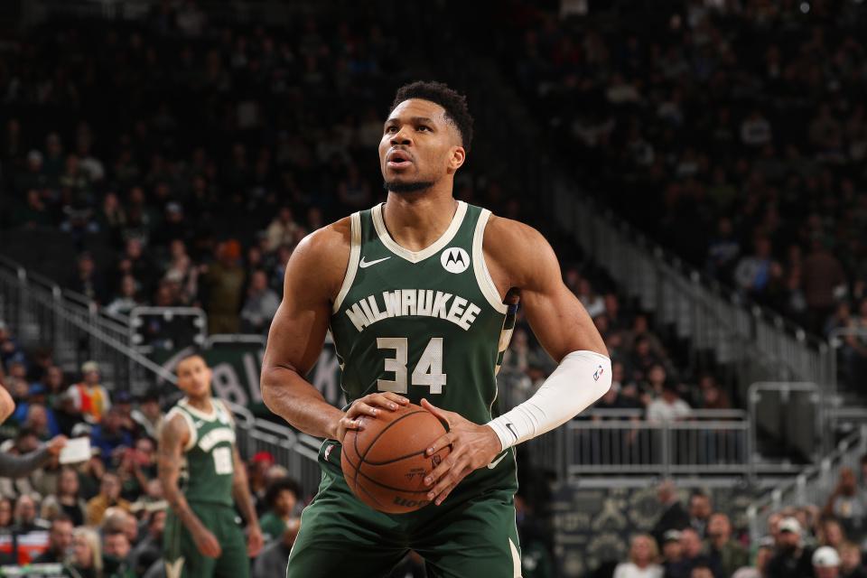 GA黄金甲官方网站-字母哥27+9+8复出首胜!雄鹿灭爵士结束4连败 乔治22分