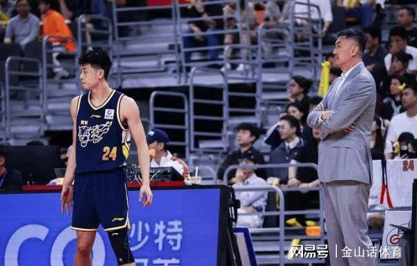 唉！3首发运动战0分，6替补23中4，谁打的好换谁，粤迷直呼看不懂